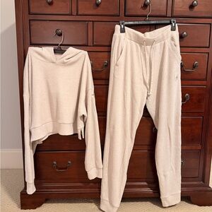 Medium ALO Yoga Muse Hoodie & Sweatpant Ivory color Set
